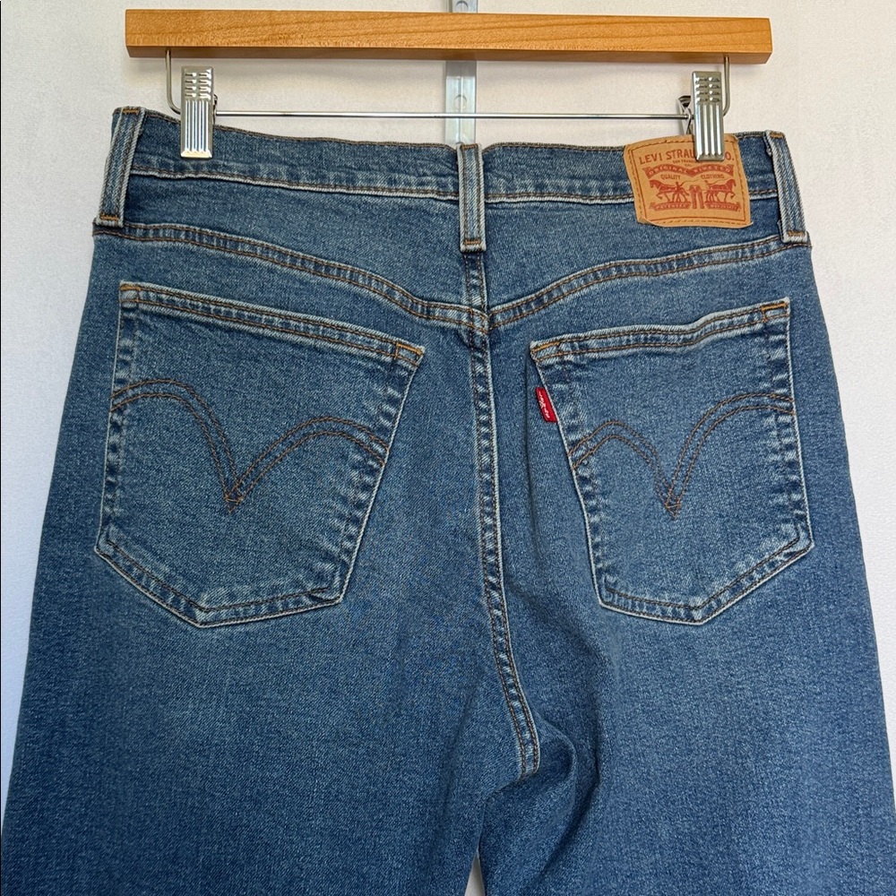 Levi's Women's Wedgie Straight Size 30 X 27 Button Fly Medium Wash Classic - Picture 6 of 14